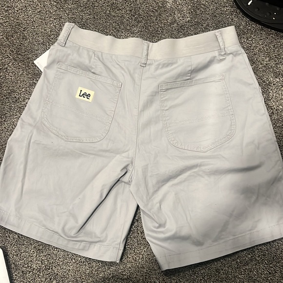 Woman Lee Jean Shorts - Picture 2 of 3